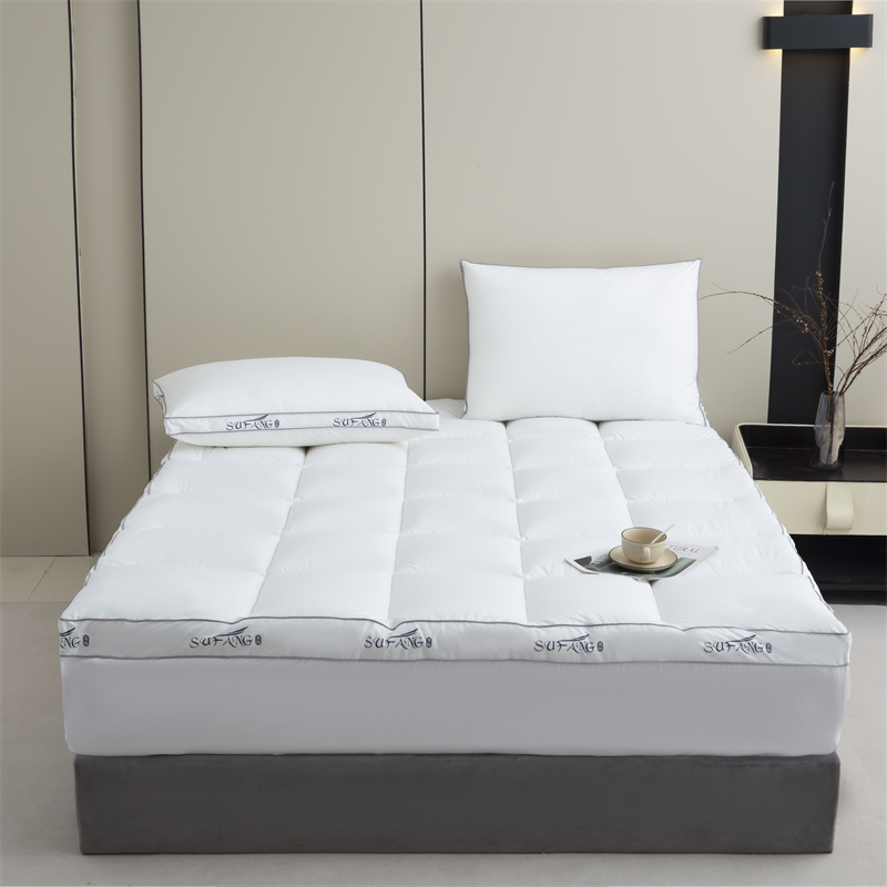 평화로운 매트리스 상품으로 40s Downproof 직물을 채우는 주문을 받아서 만들어진 인쇄 로고 극세사