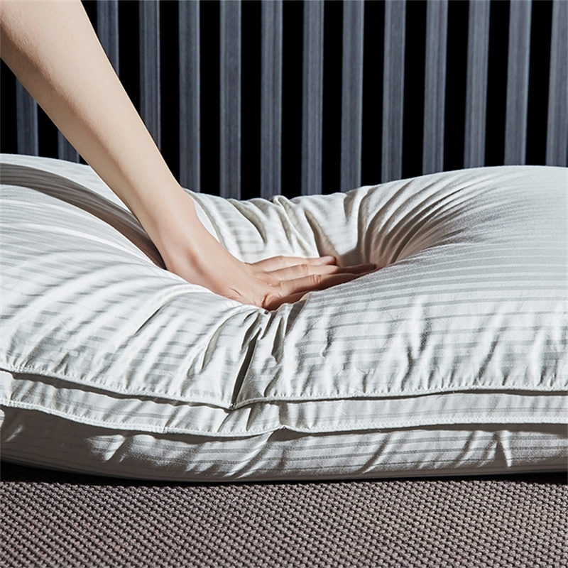 오리털 베개 새틴 스트라이프 베개를 채우는 3개 층 오리털 베개 새틴 스트라이프 베개를 채우는 3개 층